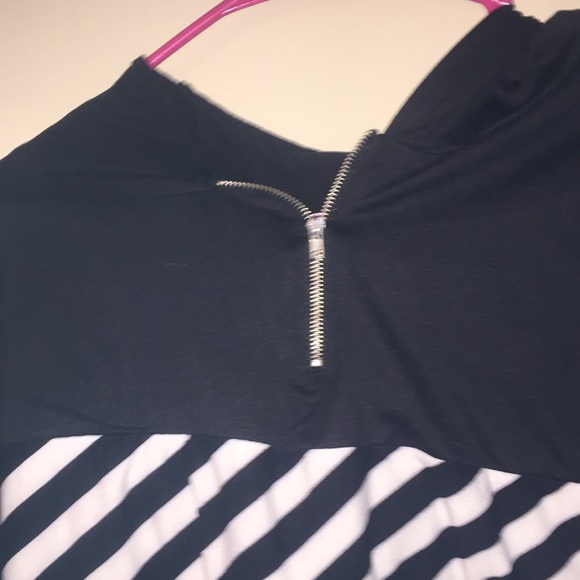 Super Cute Cropped Hoodie - Picture 3 of 5